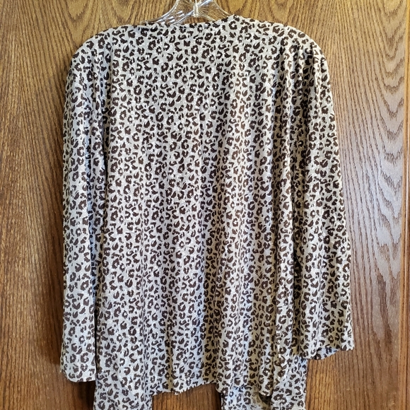 Chico's Travelers Leopard Ruffle Jacket - Brown/Taupe/Silver - Size 4  N… - Picture 2 of 6